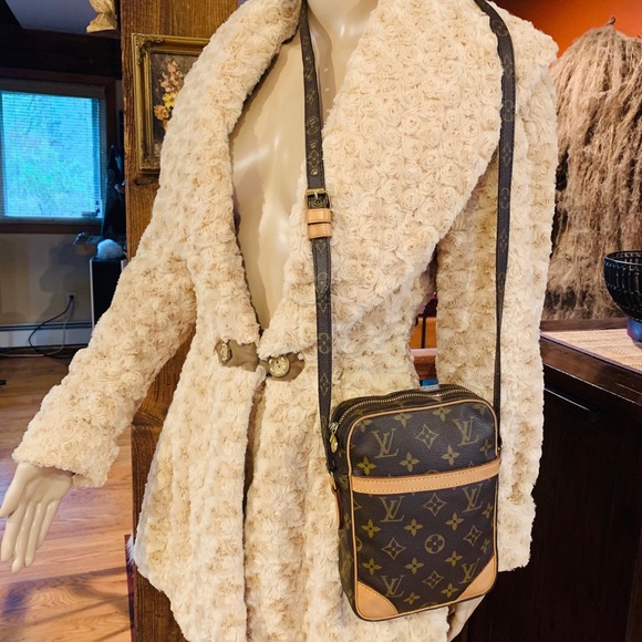 -❌SOLD LV DANUBE ☦️BODY SUPER TRENDY FAB EUC… - Picture 5 of 15